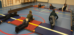 Middenmoten fanatiek in de gymzaal